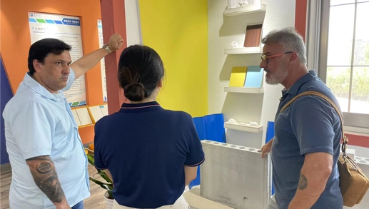 June 2024, American customers came to visit Lanquan for prefabricated buildings and new materials.